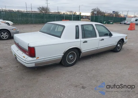 1991 Lincoln Town Car Executive z USA, uszkodzony, nr VIN 1LNCM81W3MY666338